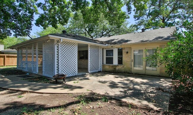 Building Photo - 21306 Park Run Dr