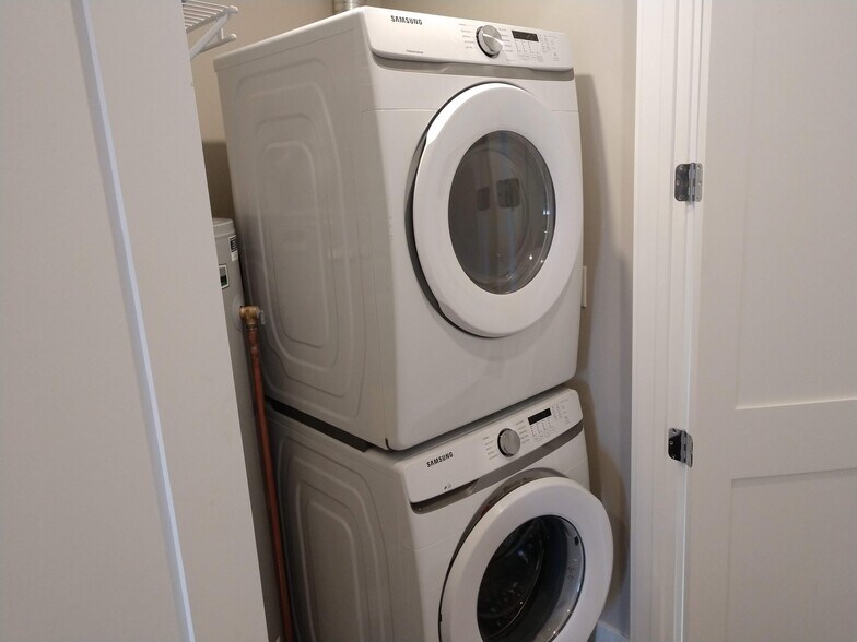 Building Photo - 25 S Plum St