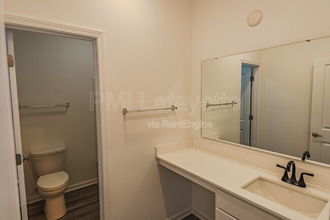 Building Photo - 641 W Bulrush Ct