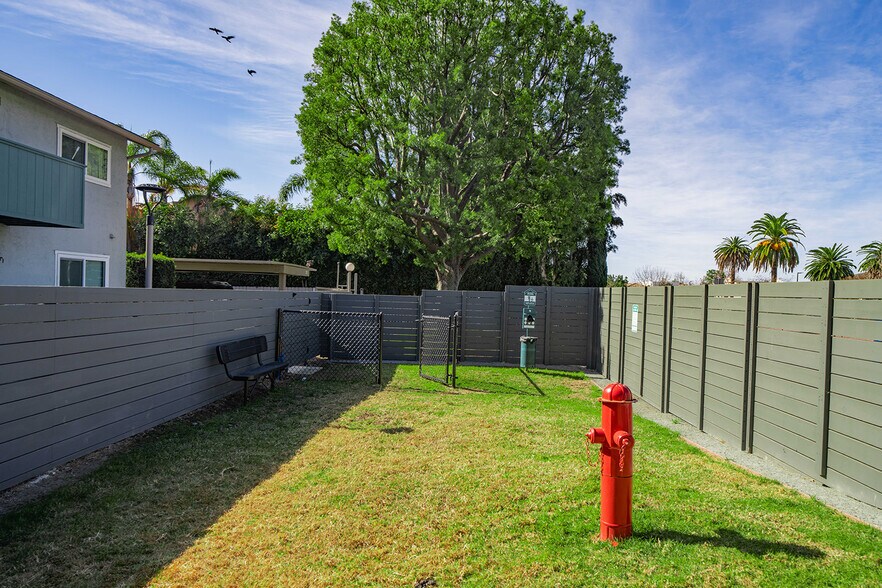 Building Photo - 305 W San Marcos Blvd