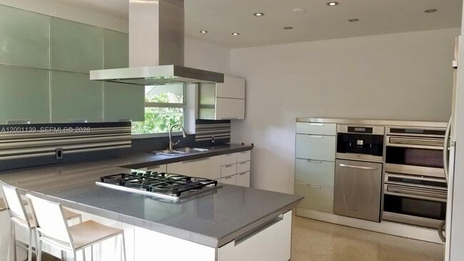 Building Photo - 625 93rd St