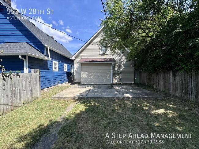 Building Photo - 553 W 28th St