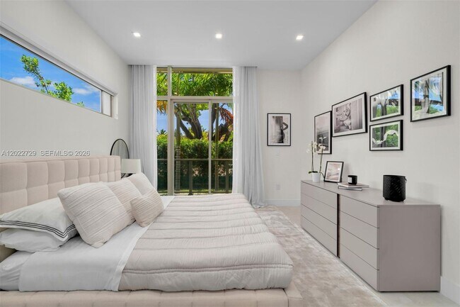 Building Photo - West 47th Street, Miami Beach, FL 33140 - 5 BR 5 BA single-family home