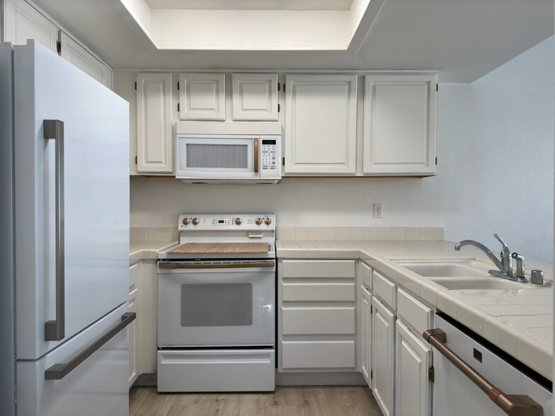 Building Photo - 2875 Idlewild Dr