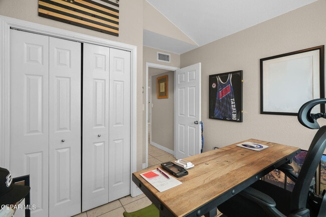 Building Photo - 6052 Bandolero Dr