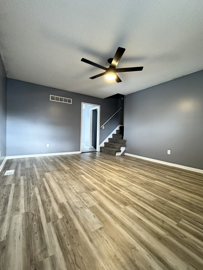 Entry view of living room - 518 E 97 Terrace