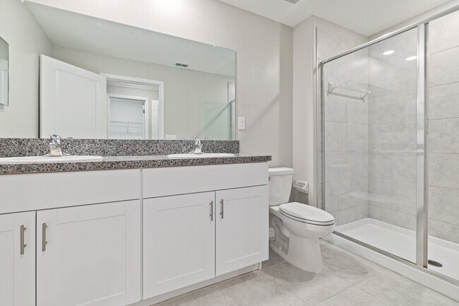 Building Photo - "Charming Gated community 3-Bed Retreat with Lake View & Granite Touches in Lutz!"