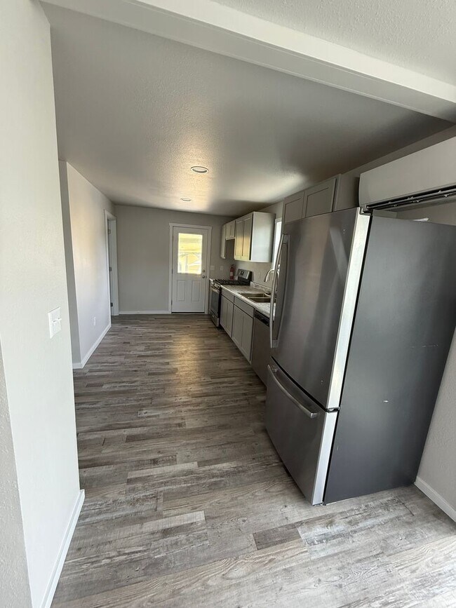Building Photo - 2 Bedroom 1 Bath-Home