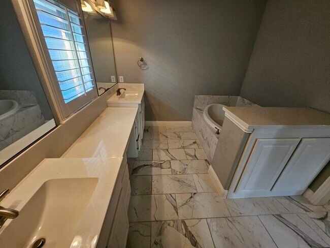 Building Photo - Charming 4 beds 3 baths in Argyle!