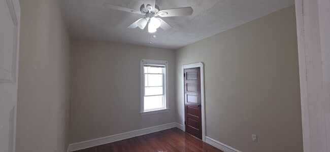 Building Photo - 105 6th St