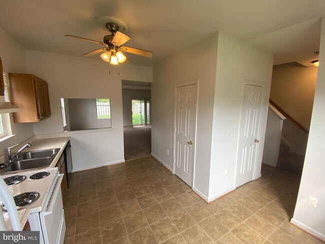 Building Photo - 10910 Coreys Way