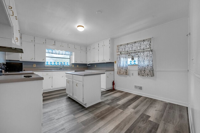 Building Photo - 2221 Avenue W26th St