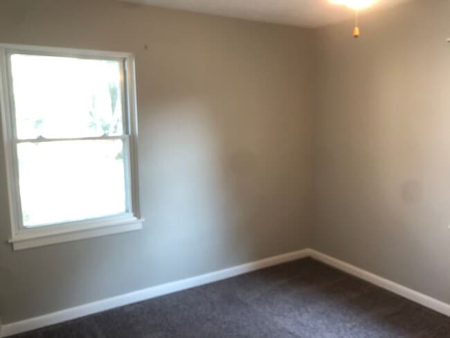 Building Photo - 3-Bedroom Home in a Charming Neighborhood!