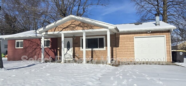 Primary Photo - 2327 Deerwood Dr