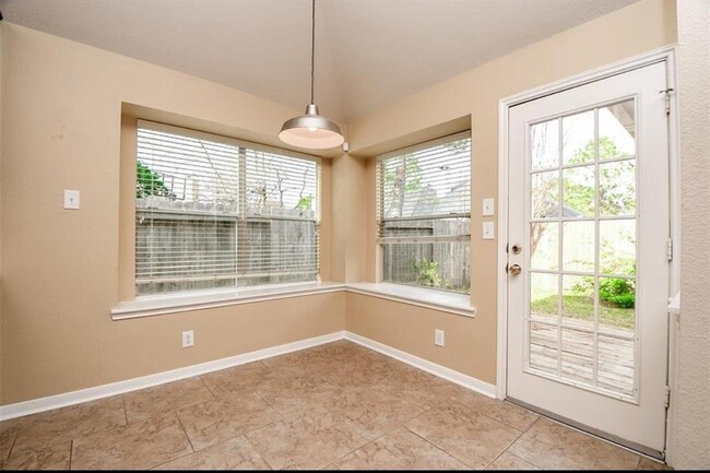 Building Photo - Crescent Drive, Pearland, TX 77584 - 3 BR ...