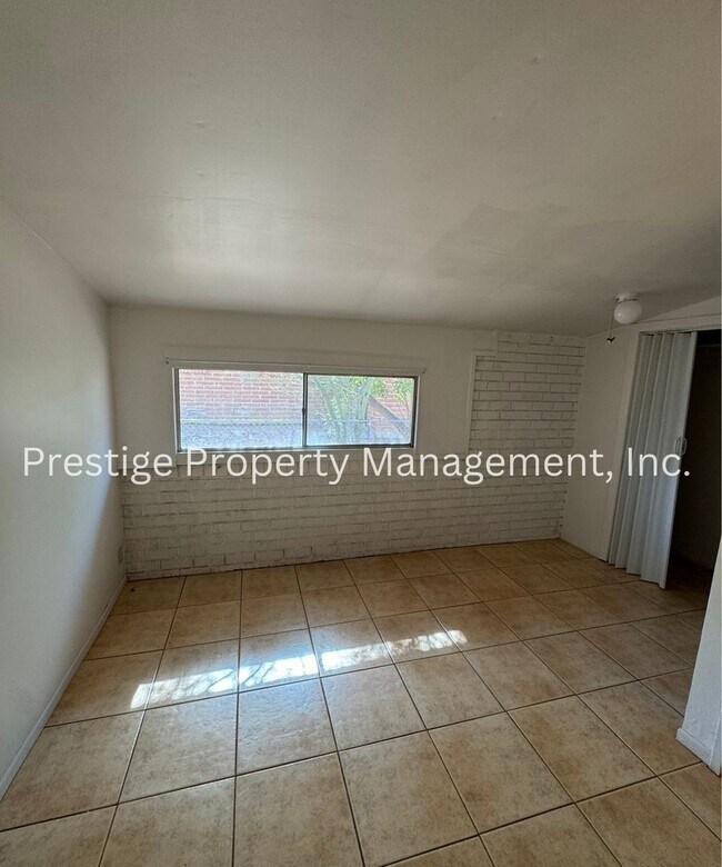 Building Photo - 1348