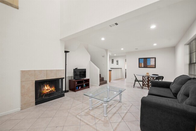 Building Photo - 16800 Sugar Pine Dr