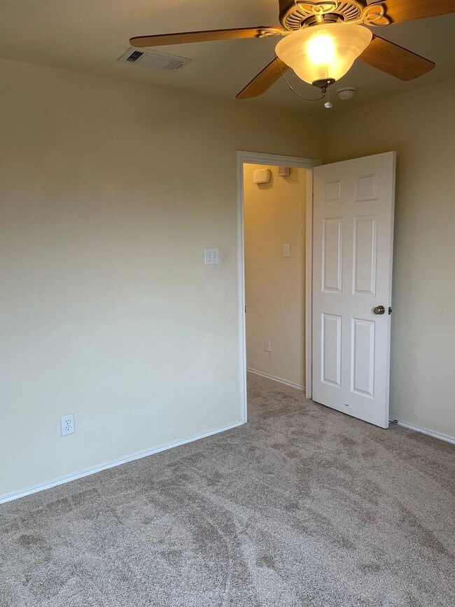 Building Photo - Applications Received! Bright & Spacious 3BR/2.5BA with Loft and Two-Car Garage in Sendero Springs