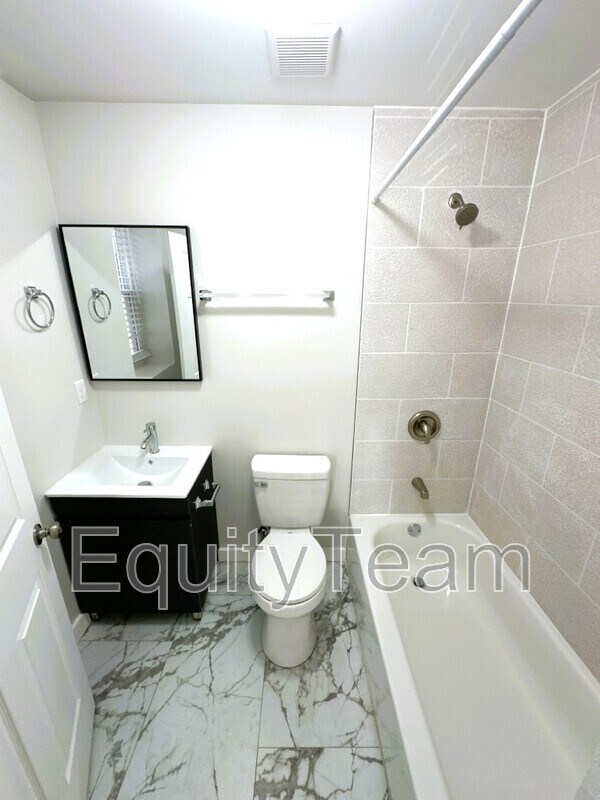 Building Photo - 6012 Prentice St