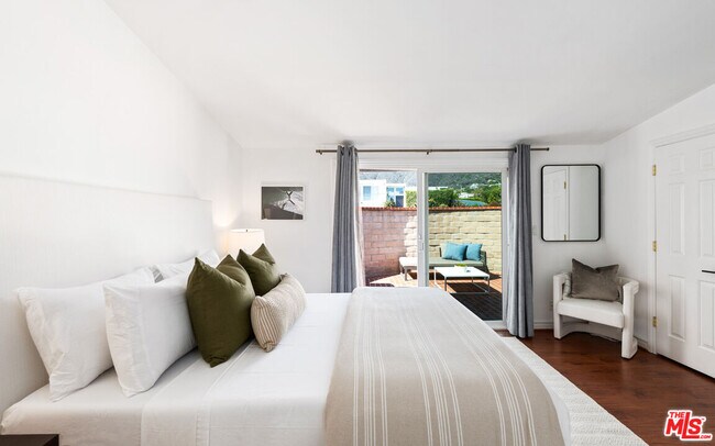 Building Photo - 18100 Wakecrest Dr