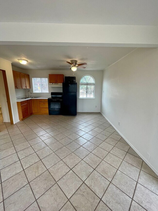 Building Photo - Manitou Springs 2 bedroom / 1 bath Available NOW