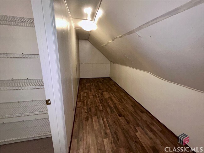 Building Photo - 120 Cedar Springs Pl