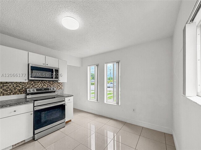Building Photo - 9103 SW 38th St