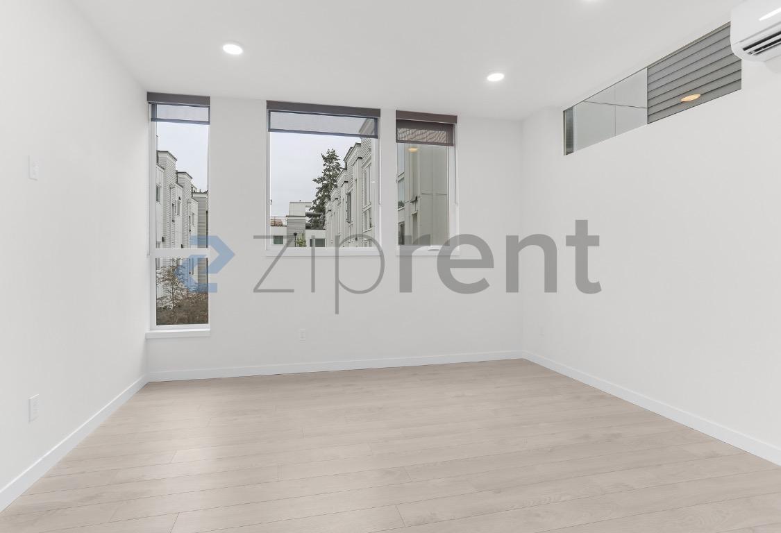 Building Photo - Unit C