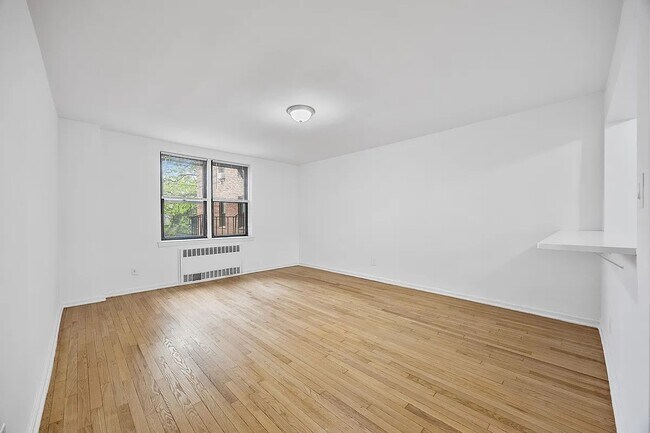 Building Photo - 302 96th St