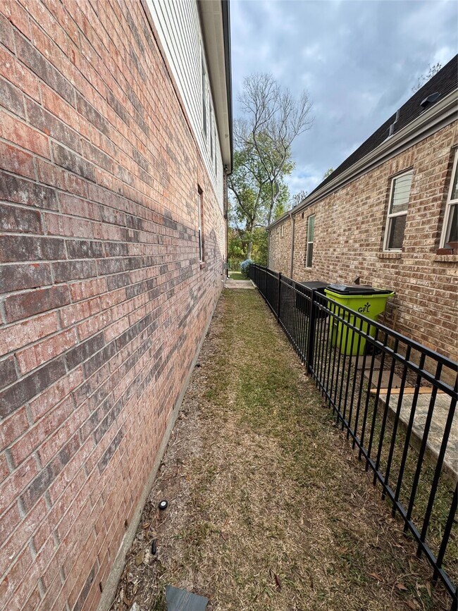 Building Photo - 107 Island Blvd