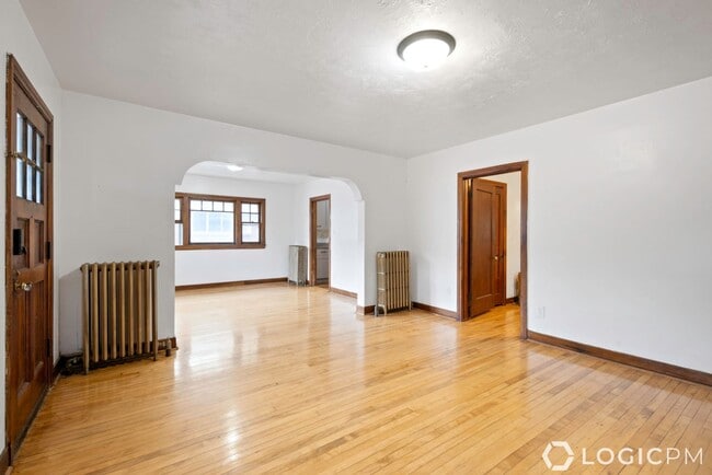 Building Photo - Newly Remodeled Home in Excellent Location!