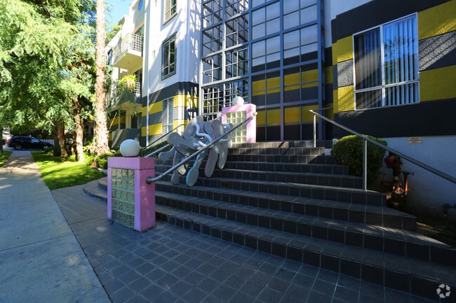 Building Photo - 884 Palm Avenue