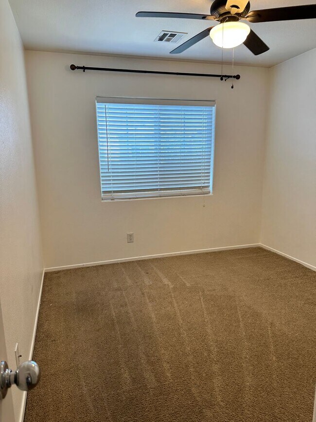 Building Photo - 3 Bedroom/2.5 Bath Family Home