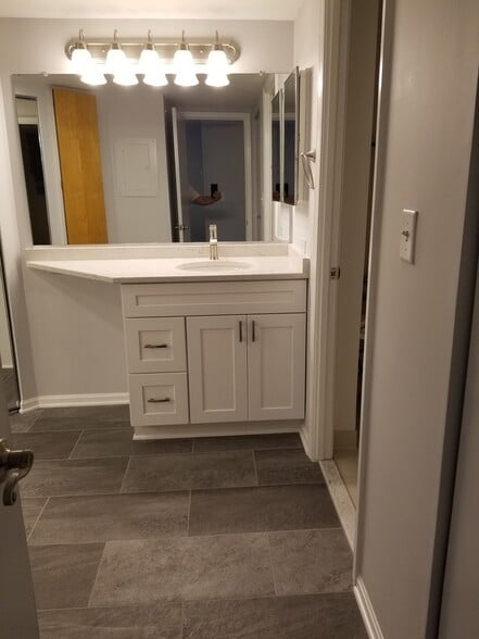 Dressing room, bath vanity. - 2100 Langston Blvd