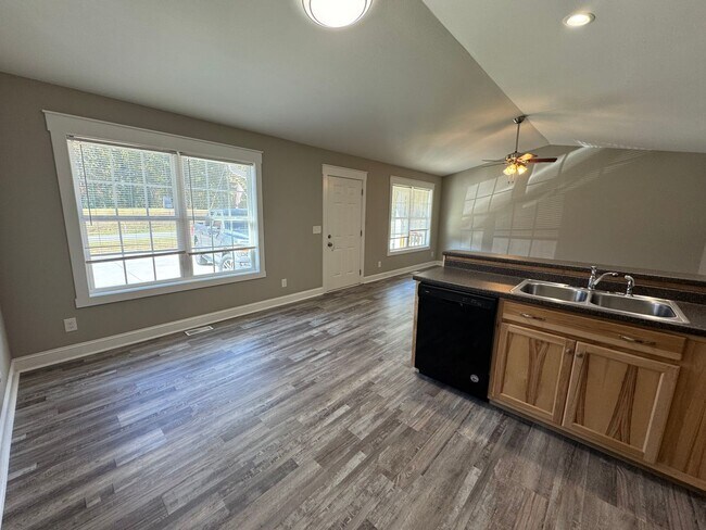 Building Photo - 310 N Varnell Rd