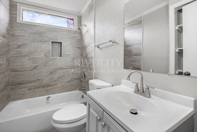 Building Photo - 42 Bonita Ave