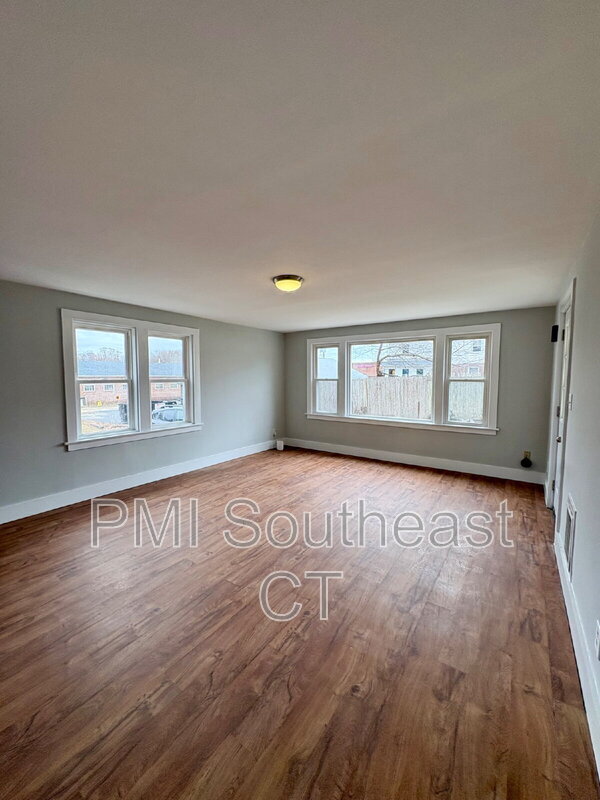 Building Photo - 41R Boston Post Rd