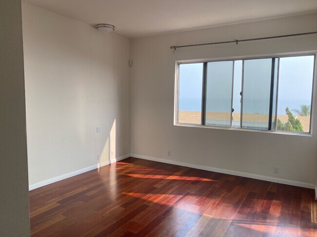 Building Photo - 18111 Coastline Dr