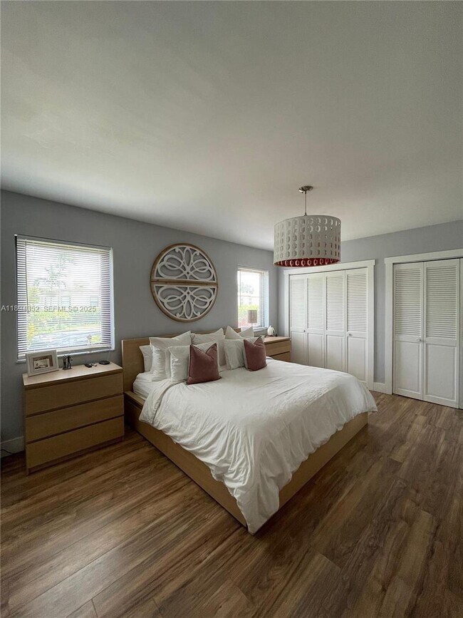 Building Photo - 8301 SW 27th Terrace