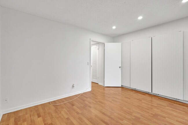Building Photo - 181 Canterbury H