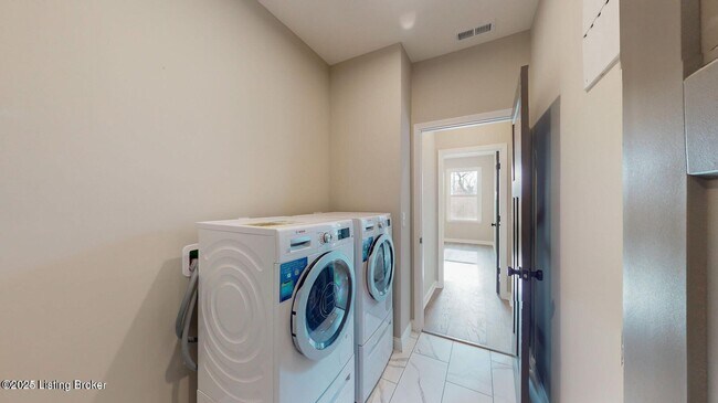 Building Photo - 212 Education Wy