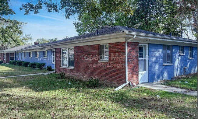 Primary Photo - 2830 S Burdick St