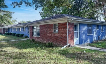 Building Photo - 2830 S Burdick St