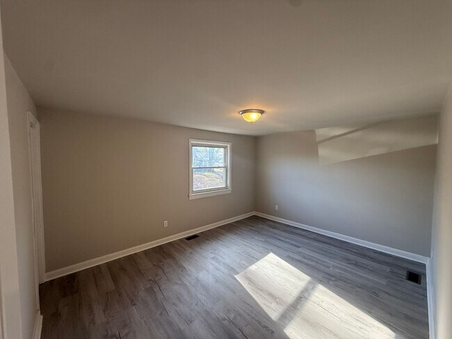 Building Photo - 1104 S Lombardy St