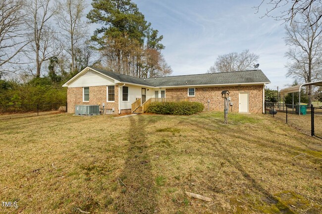 Building Photo - 4610 Linden Rd