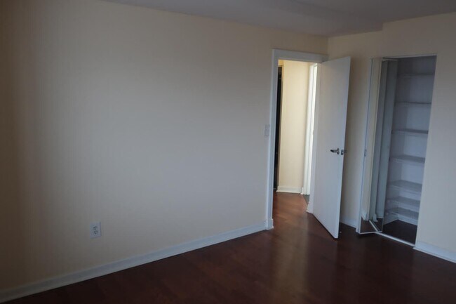Bedroom - 300 Riverfront Dr