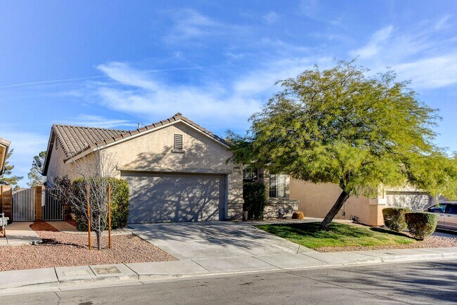 Building Photo - 1 Story in Summerlin - Fresh Carpet, Paint, and Luxury Plank!