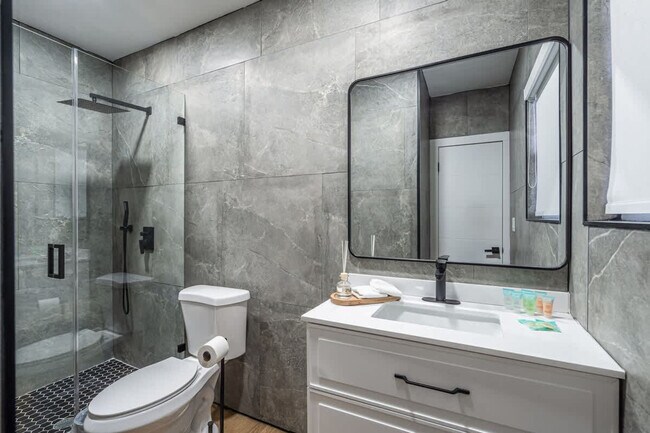 Building Photo - 17621 NE 7th Ave