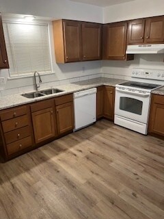 Kitchen with granite countertops - 1444 Colorado Ave