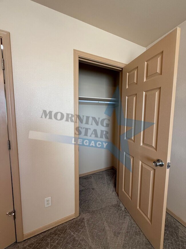 Building Photo - Sweet townhouse in Del Rey!